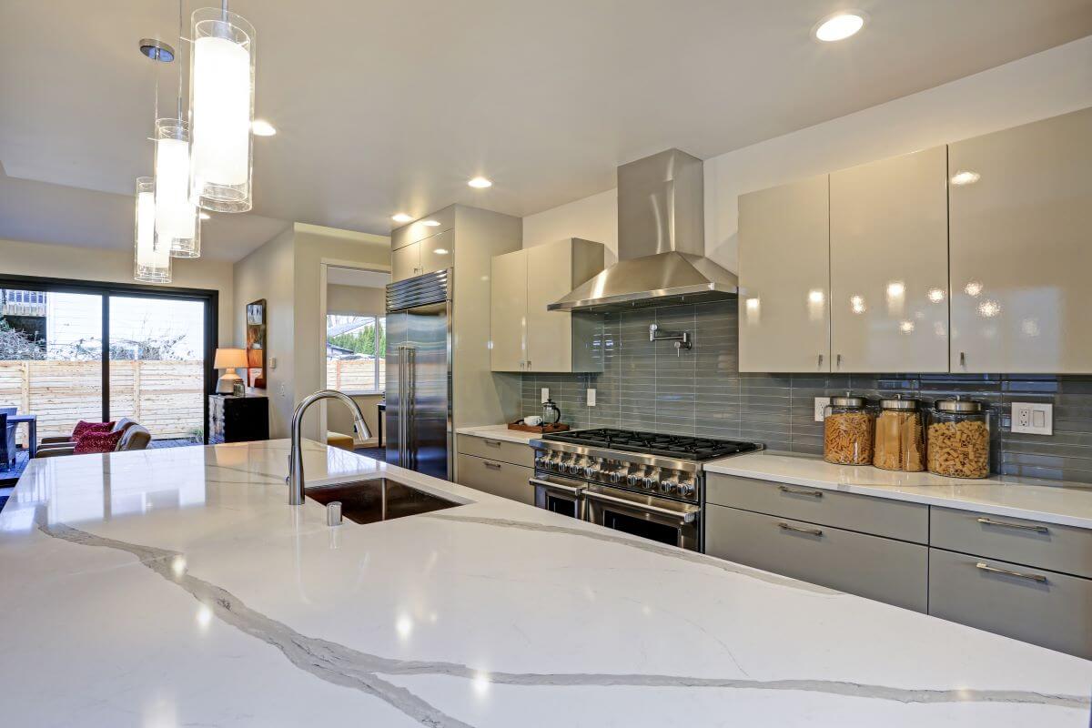 Reflective kitchen tiles to increase brightness in your house