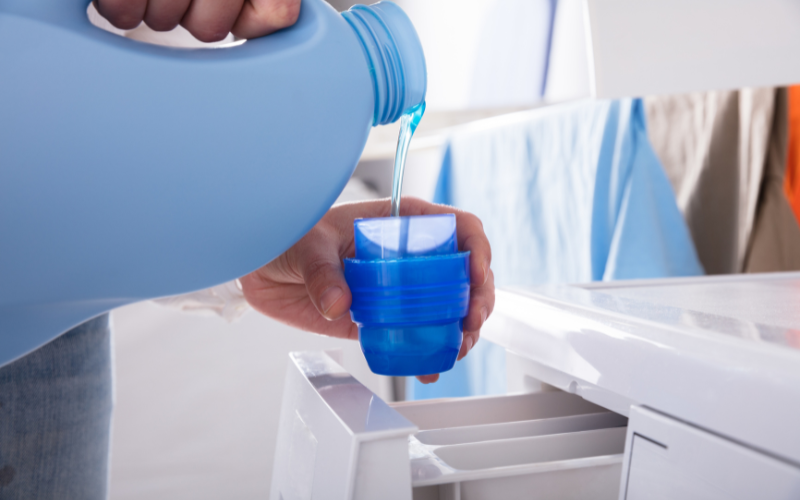Types of detergent liquids and powders