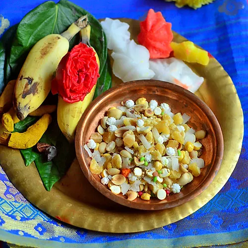 Ellu Bella in a plate along with sakkare acchu and bananas