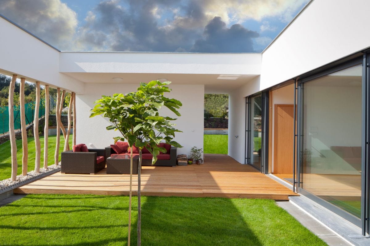 modern single floor house with courtyard garden