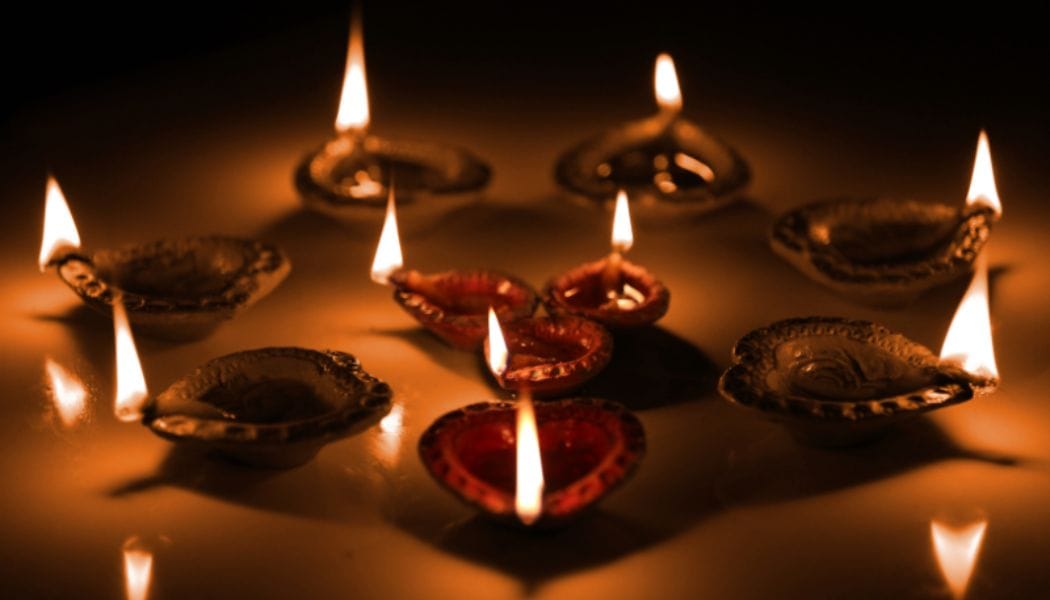 decoration for Ganesh Chaturthi at home lighting