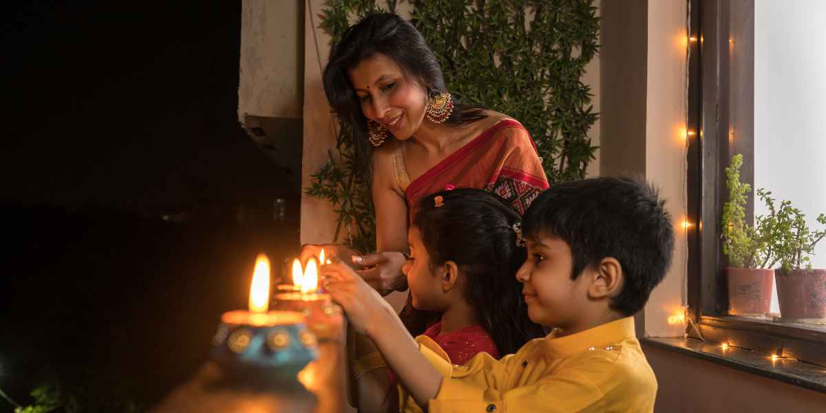 Decorate the house with Diyas