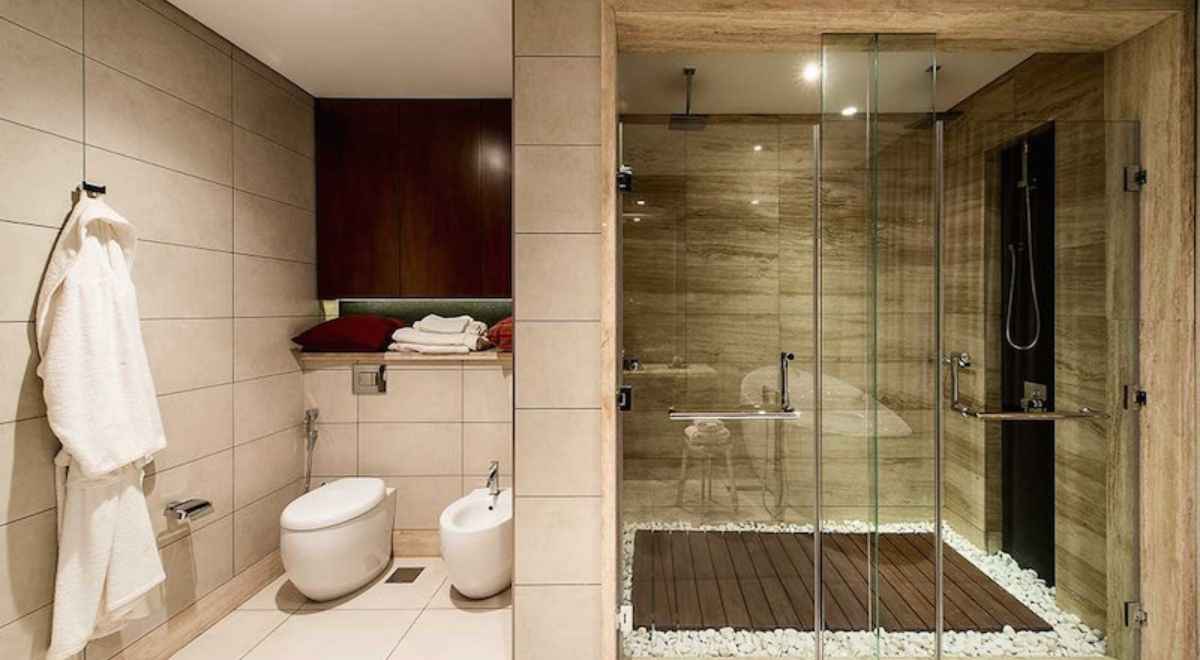 elegant bathroom in Aishwarya Rai's Dubai Villa