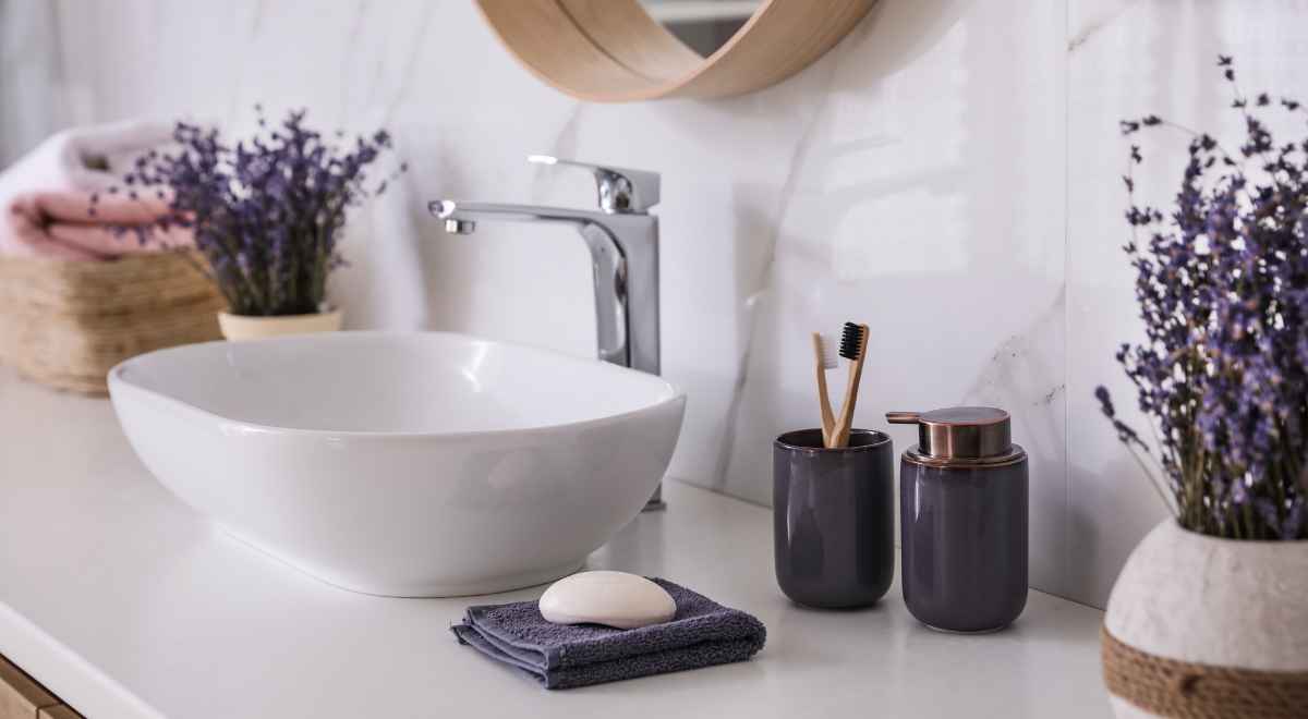 8 MUST-HAVE BATHROOM ACCESSORIES FOR A MODERN BATHROOM