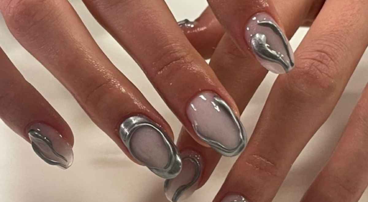 metallic gel nail art design