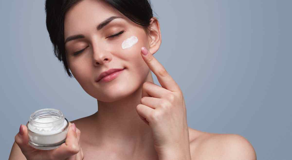 Image of a women enjoying the nourishment lemongrass moisturizer provides