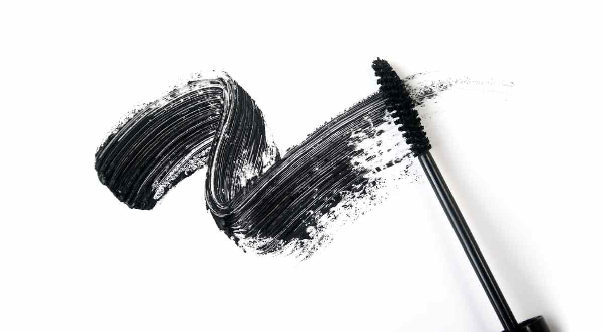 Image containing unused mascara