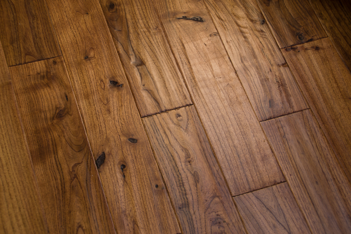 Vinegar blackens hardwood floors