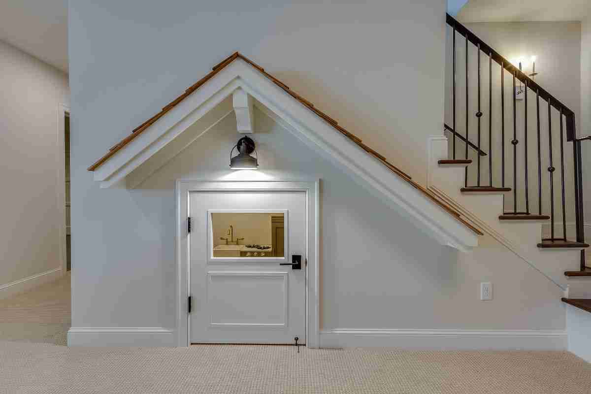 An alcove is used as a home office