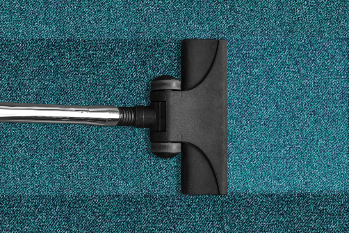 Cleaners using fiber specific method to clean the carpet