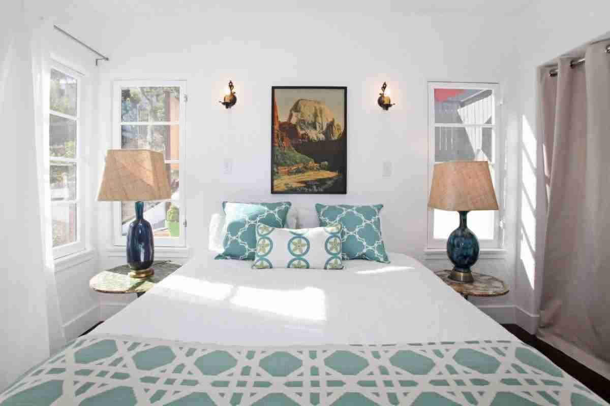 Two subtly different bedside lamps bring symmetry to this bedroom