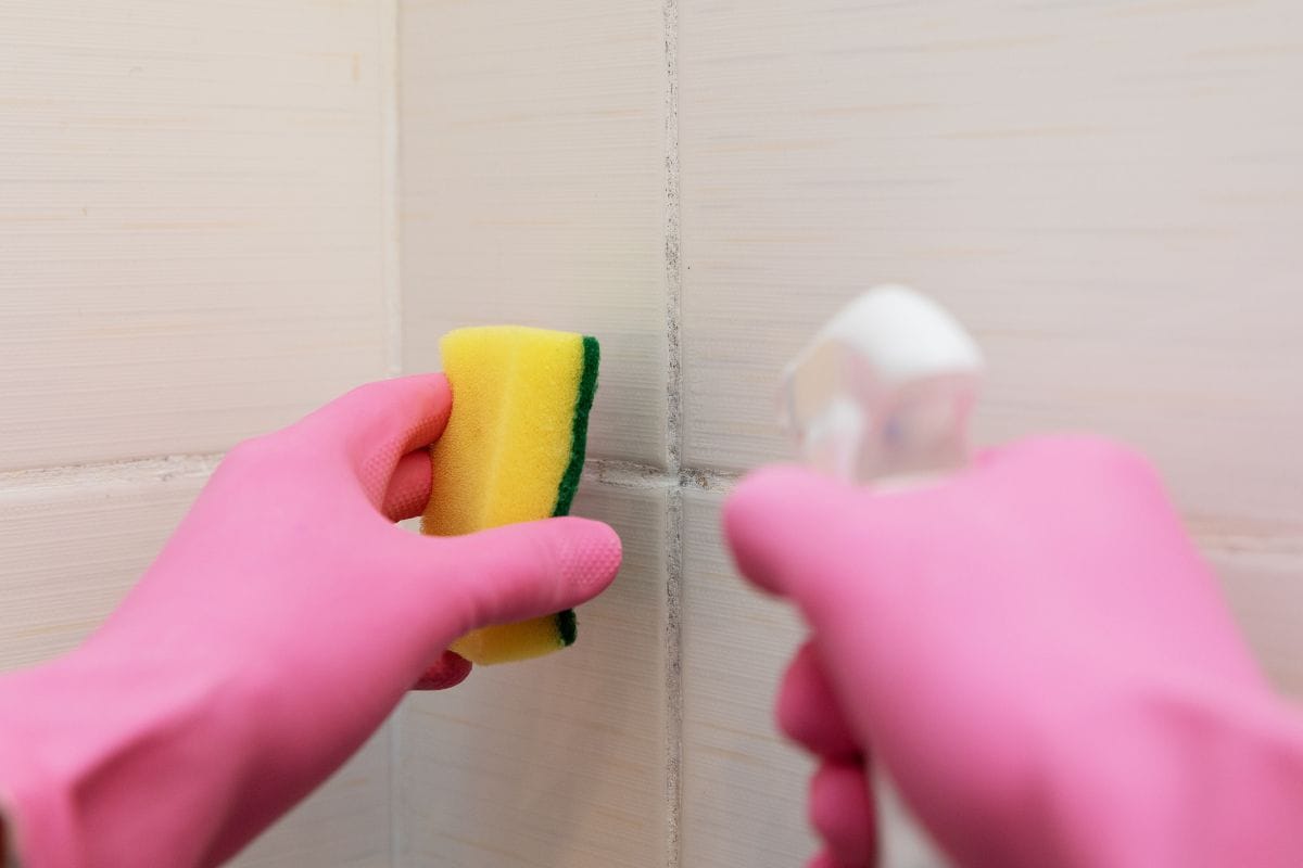  Cleaning fluid to bathroom grout 