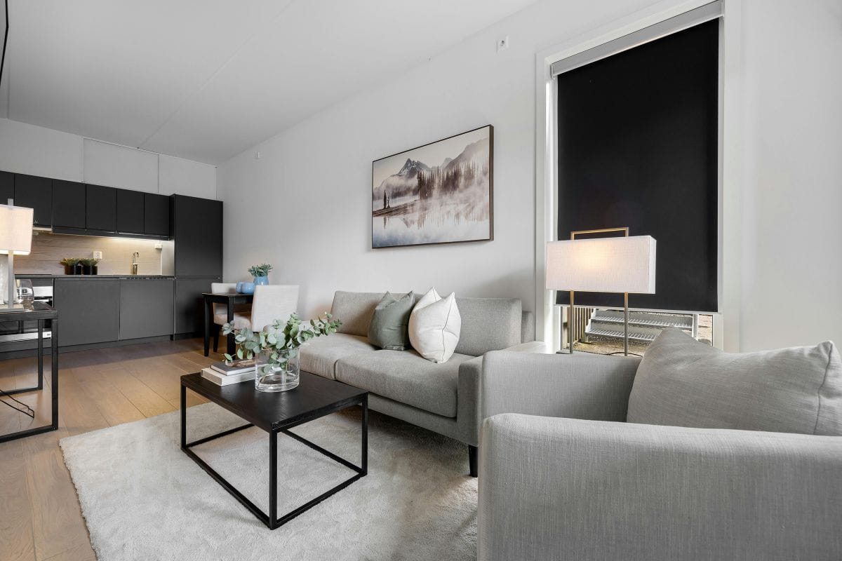 Shiny emulsions for rooms.
