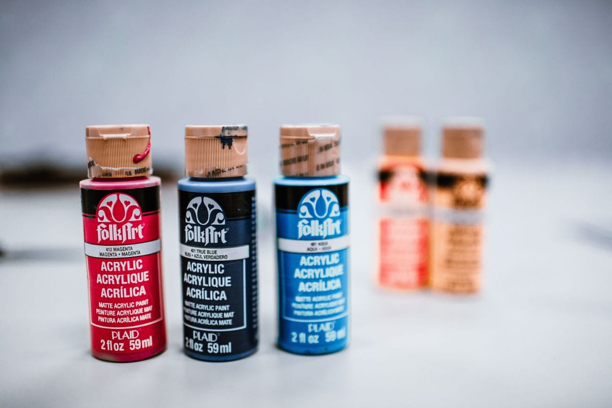 Good quality acrylic paints