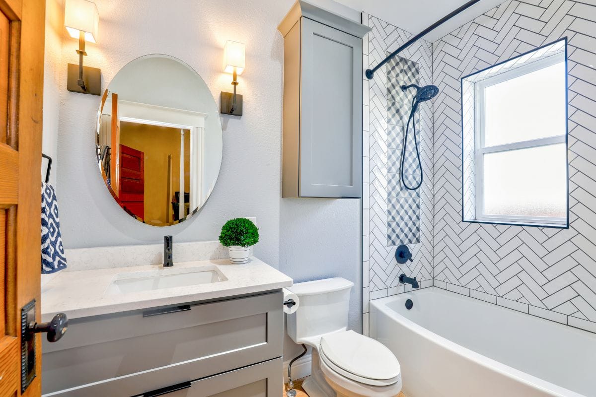 5 Things You Don’t Need in Your Small Bathroom