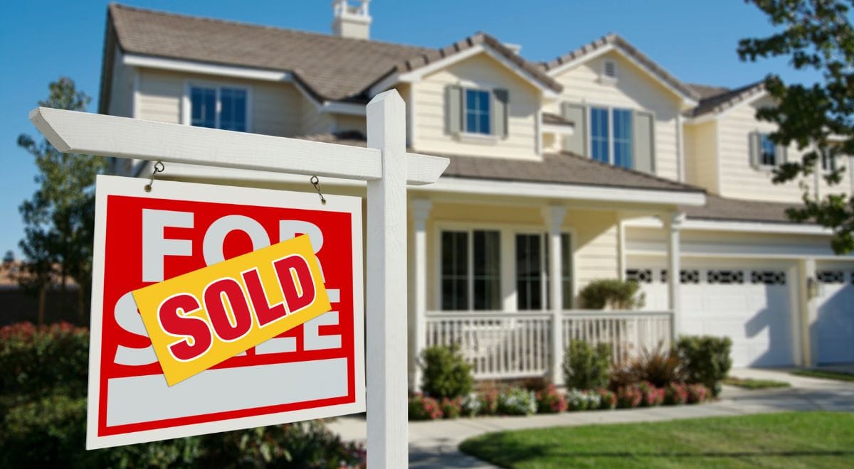 Essential Tips for Closing a Successful Home Sale with Cash Buyers