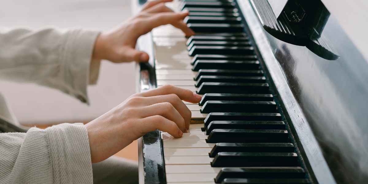 Learning the Keyboard or Piano: 12 Enriching Benefits