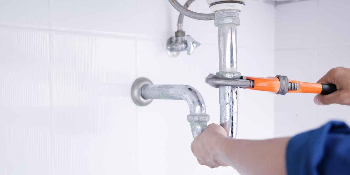 DIY Plumbing: When to Do It Yourself and When to Call a Professional