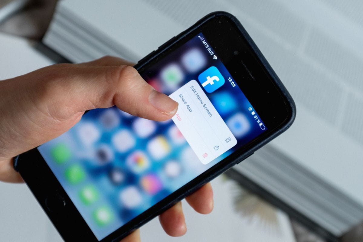 8 Things You Shouldn't Post On Facebook