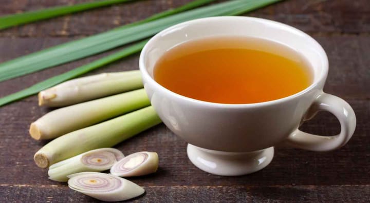 Image of a lemongrass tea placed on a table