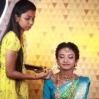 T2Gloosy Makeup Studio