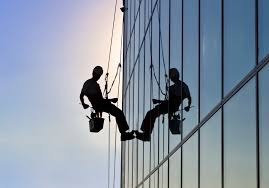 How To Clean Your Windows Like A Pro Hometriangle First Make Sure That You Ll Be Able To Reach The Windows Climbing Roofs And Tall Ladders Is Better Left Window Cleaning Pros