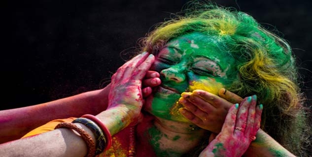 Holi Tips! Natural And Hygiene Ways To Remove Holi Colors