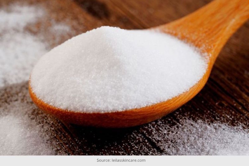 a spoon of baking soda