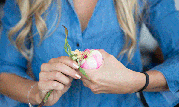 use a teacup as. vase