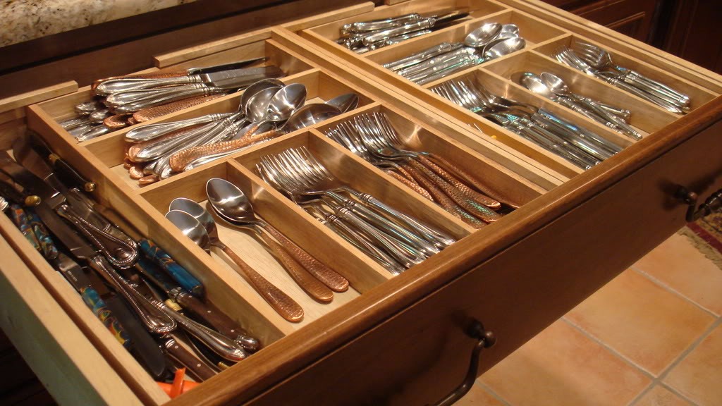 Spoon tray in kitchen table