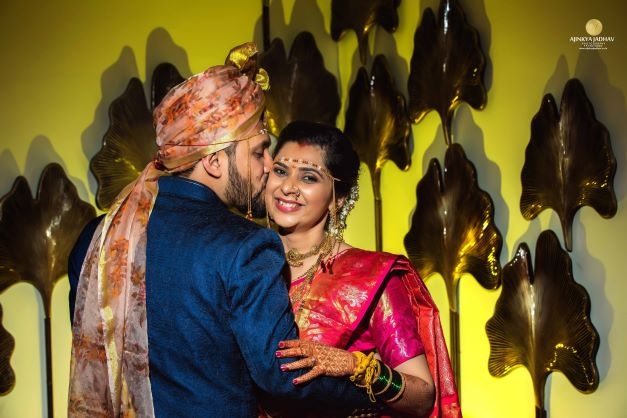 😍😍😍😍 . Maharashtrian wedding 💕 . . Use hashtag #maharashtrian_we… |  Indian wedding photography poses, Wedding couple poses, Indian wedding  photography couples