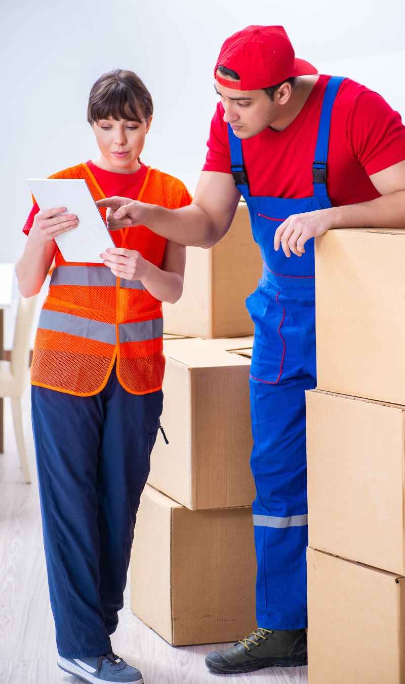 5 THINGS TO CONSIDER BEFORE HIRING PACKERS AND MOVERS img