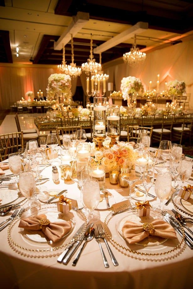 A shining New Year with golden decor img